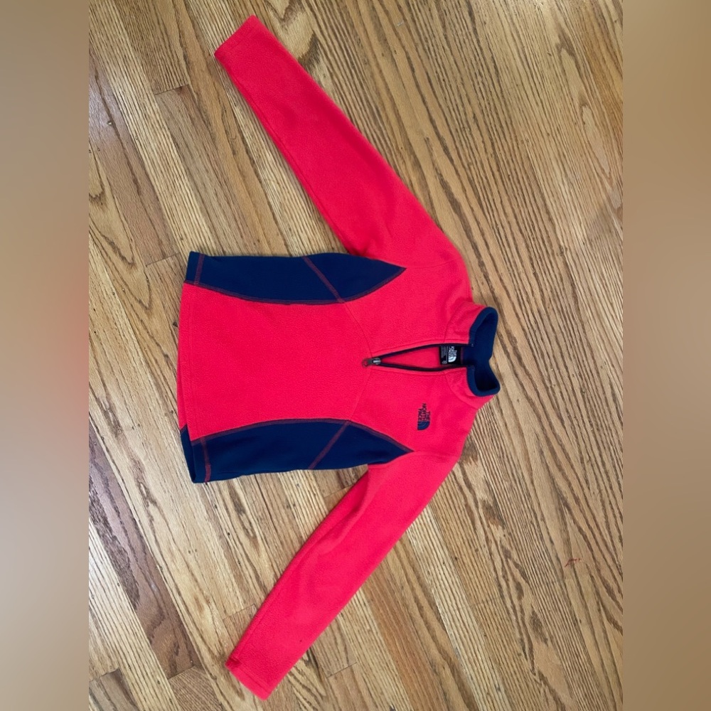 XS Girls north face 1/4 zip fleece.  Excellent condition.  No dogs. No cats.